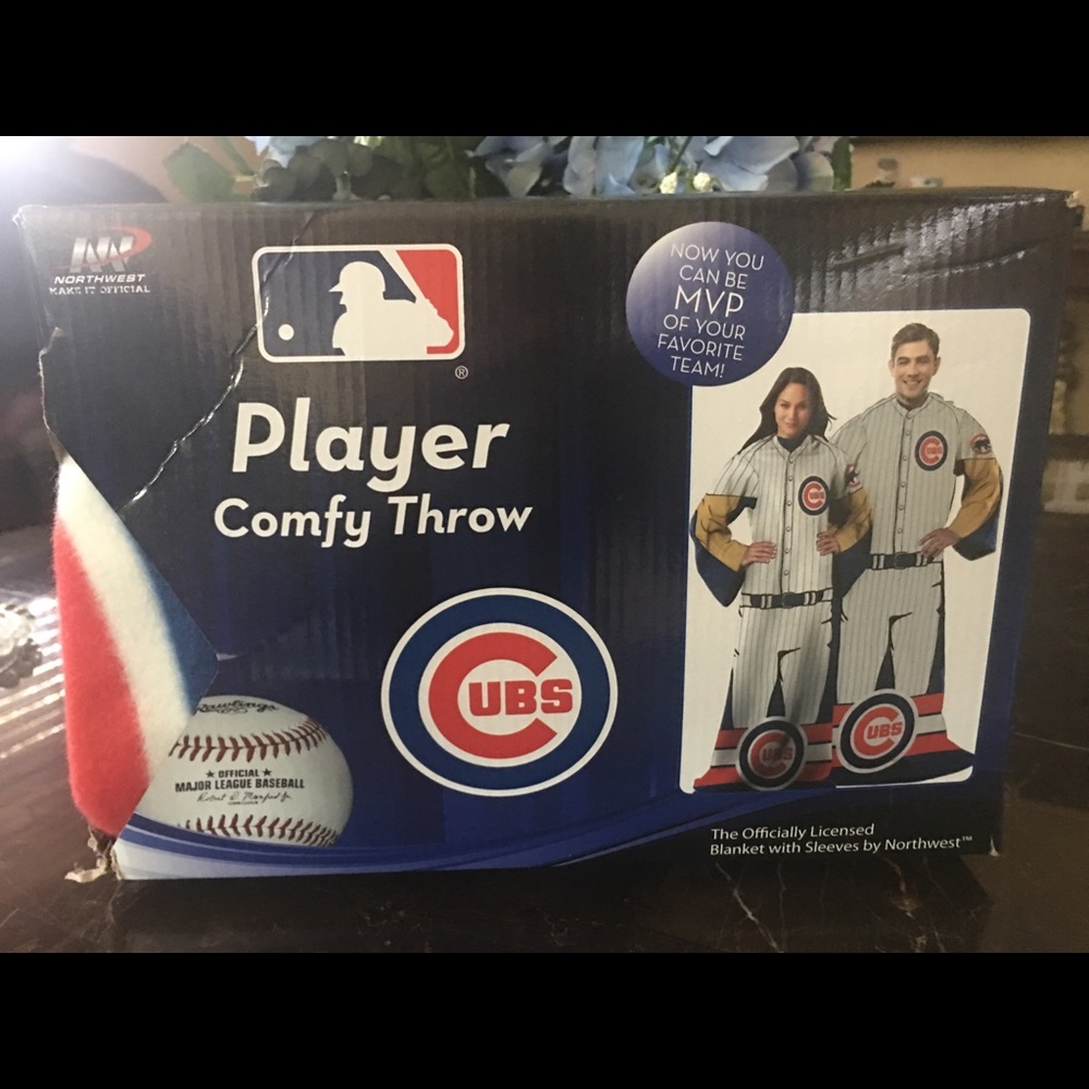 New💕Cubs blanket with sleeves